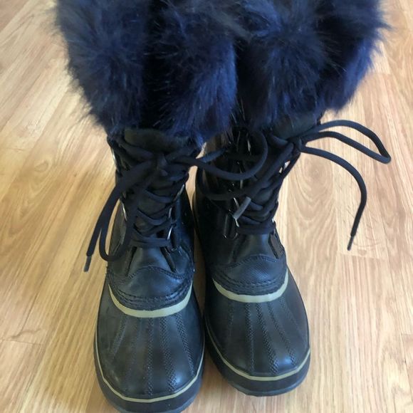 Sorel Black Lace Up Boots with Blue Fur Trim - Picture 3 of 13